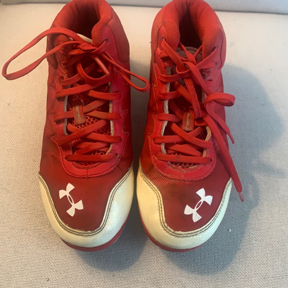 Under Armour Youth cleats